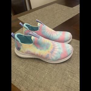 girls skechers size 5 Tie Dye Slip On Athletic Shoes